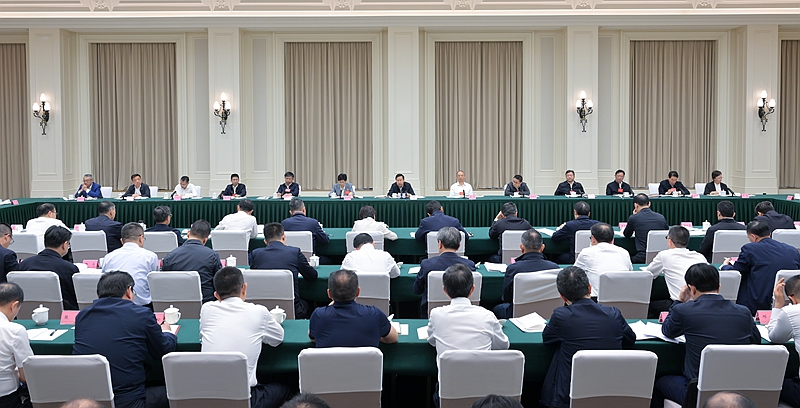 王曉暉在省級領(lǐng)導干部黨紀學習教育讀書班上強調(diào)
堅持從學紀入手抓好黨紀學習教育
切實做到學紀知紀明紀守紀
黃強施小琳參加「相關(guān)圖片」